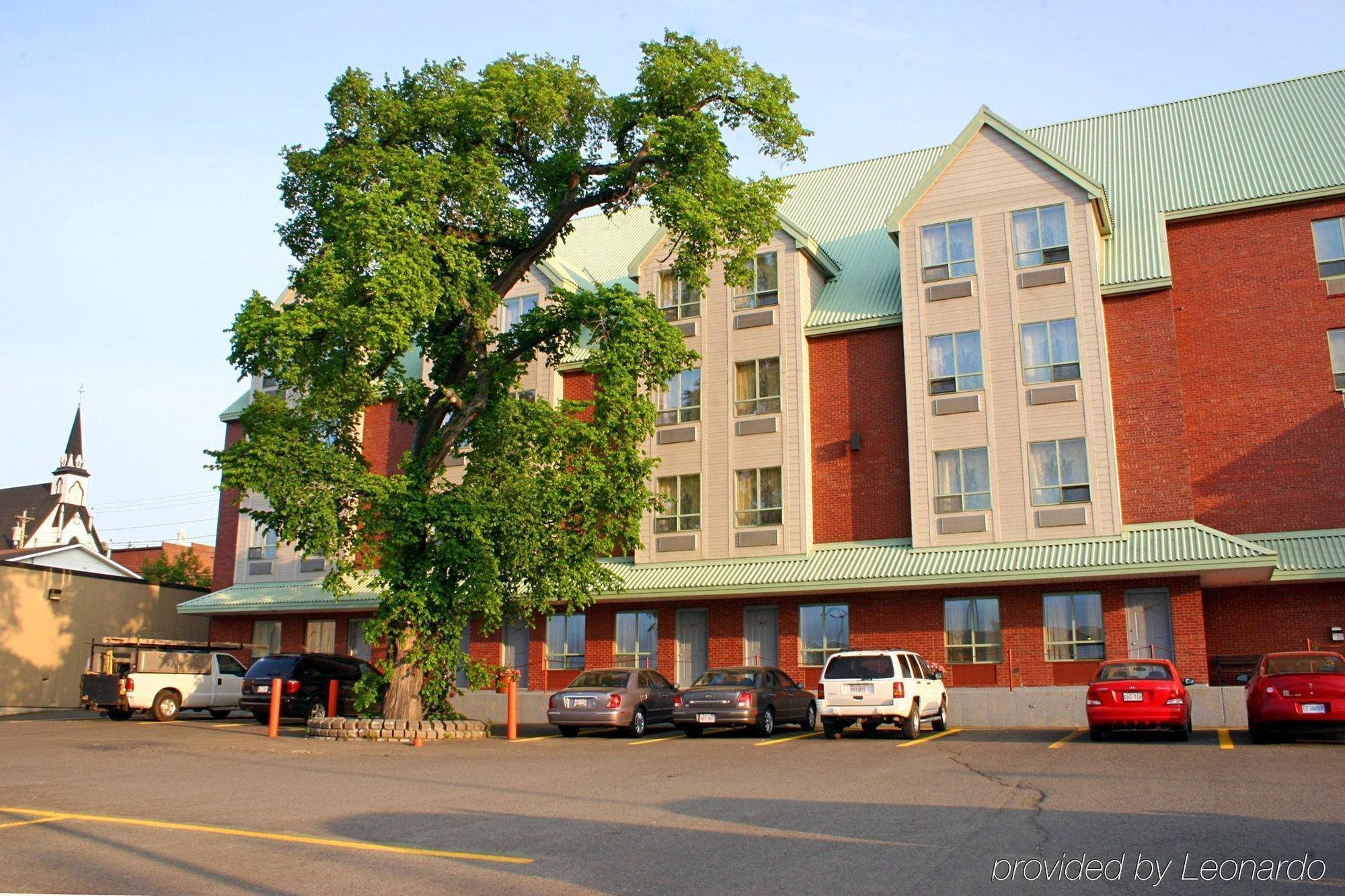 Days Inn By Wyndham Далхаузи Екстериор снимка